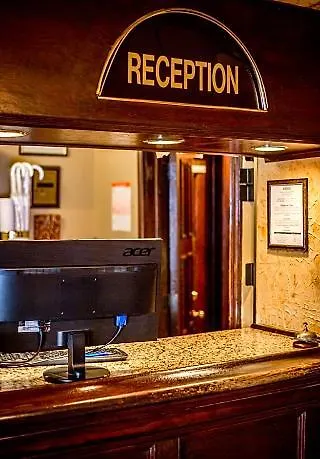 Hotel Champ De Mars Montreal