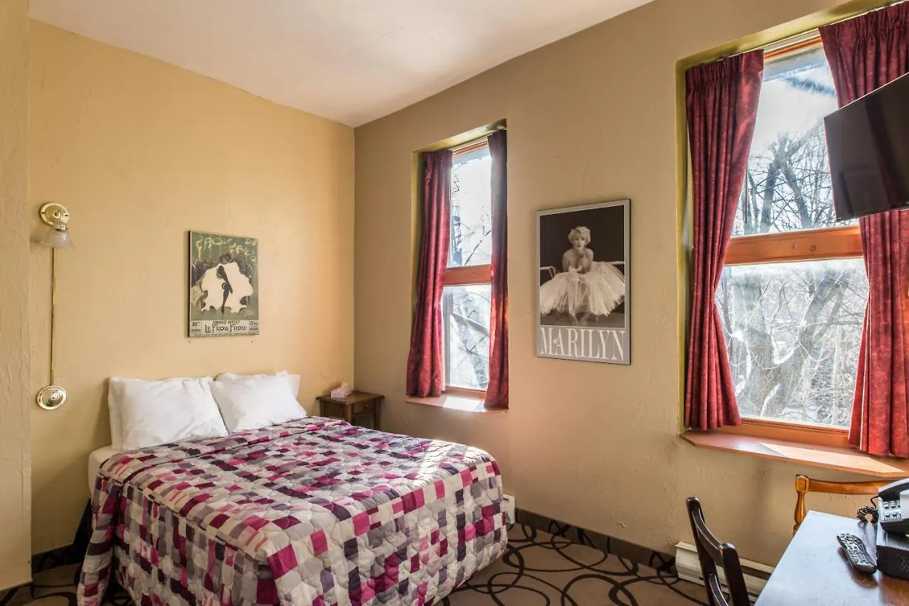 **  Hotel Champ De Mars Montréal Canada